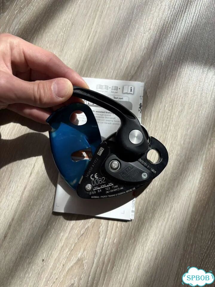 Страховочное устройство petzl grigri 2 фото 3