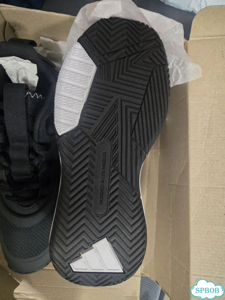 Кроссовки Adidas 40.5 новые фото 3