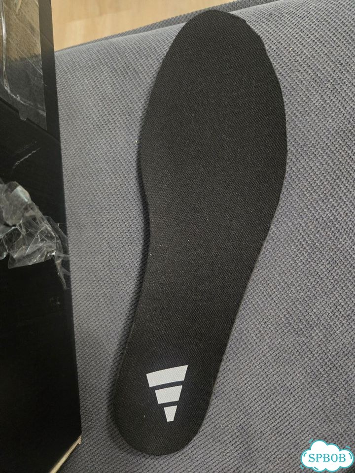 Кроссовки Adidas 40.5 новые фото 6