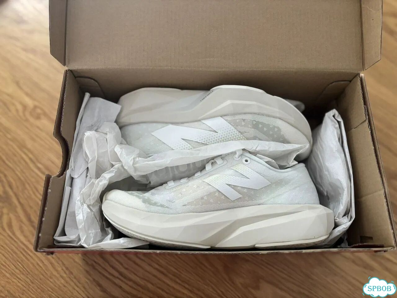 Кросовки женские New Balance FuelCell Rebel v4 фото 3