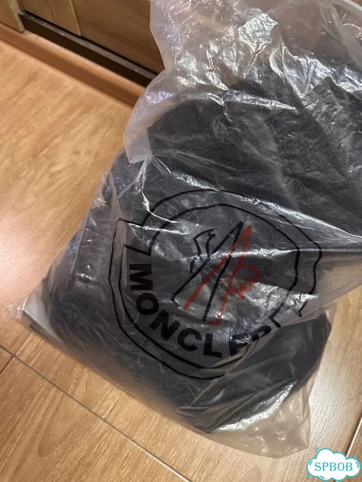 Жилетка Moncler мужская фото 7