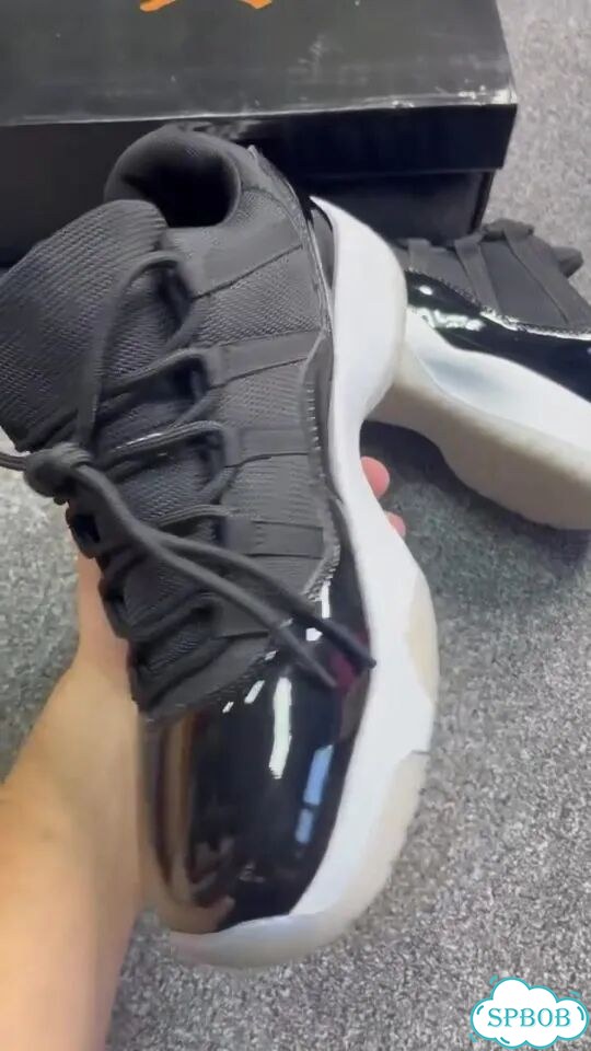 Кроссовки Nike Air Jordan 11 фото 1