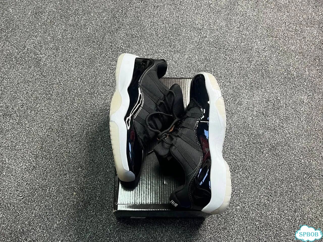 Кроссовки Nike Air Jordan 11 фото 5