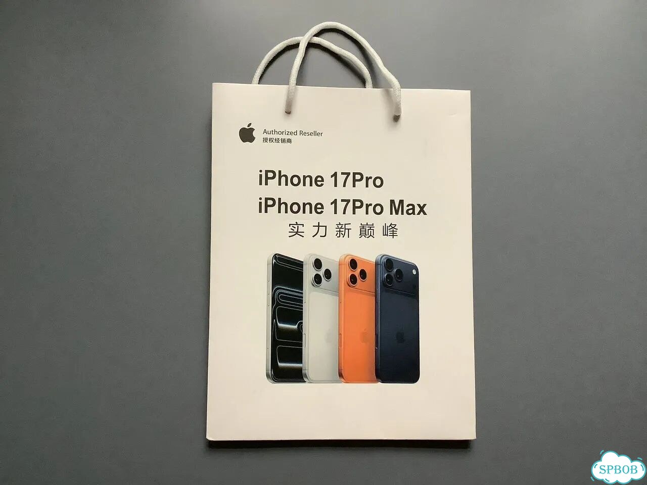 Фирменный пакет Apple для телефона фото 1