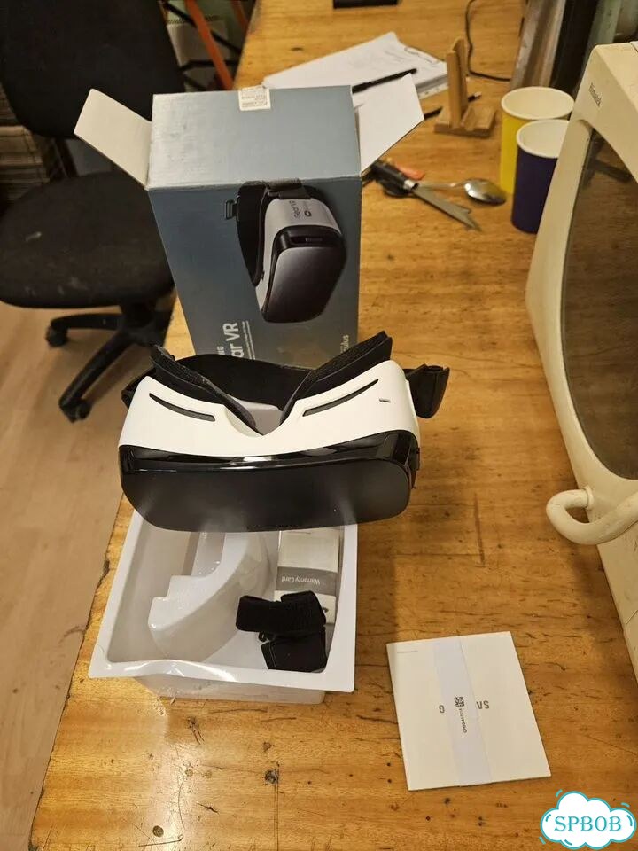 Очки игровые Samsung Gear VR фото 1