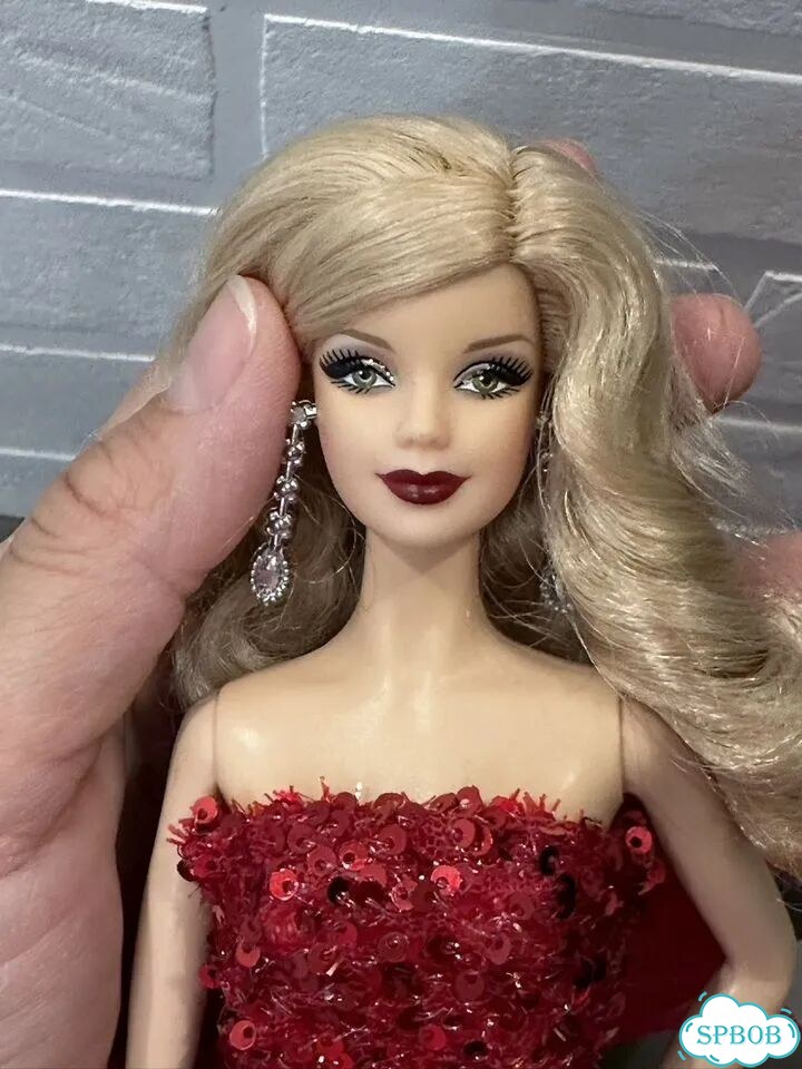 Кукла Barbie Holiday 2011 Маки фото 5