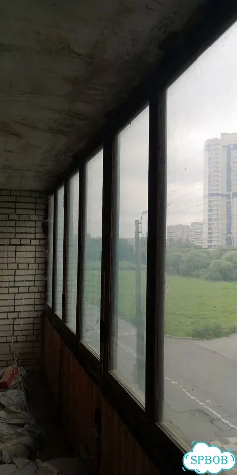 Деревянная рама с окнами для лоджии 6 метров фото 2