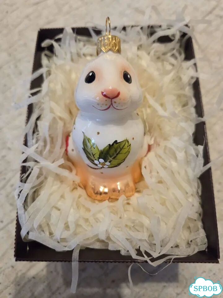 Елочная игрушка зайка с малиной фото 3