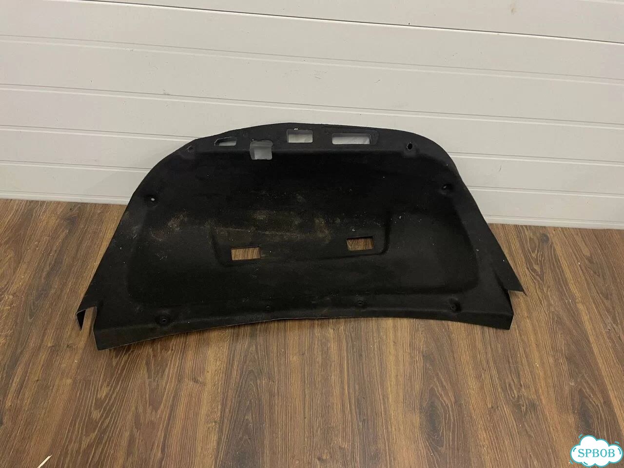 Обшивка крышки багажника Mercedes C W205 фото 1