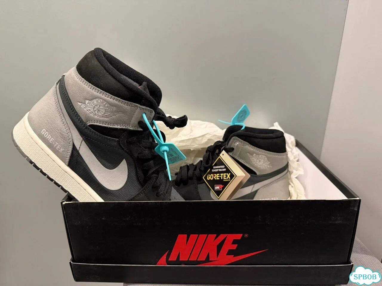 Кроссовки Nike Air Jordan 1 Gore Tex Particle Gray фото 3