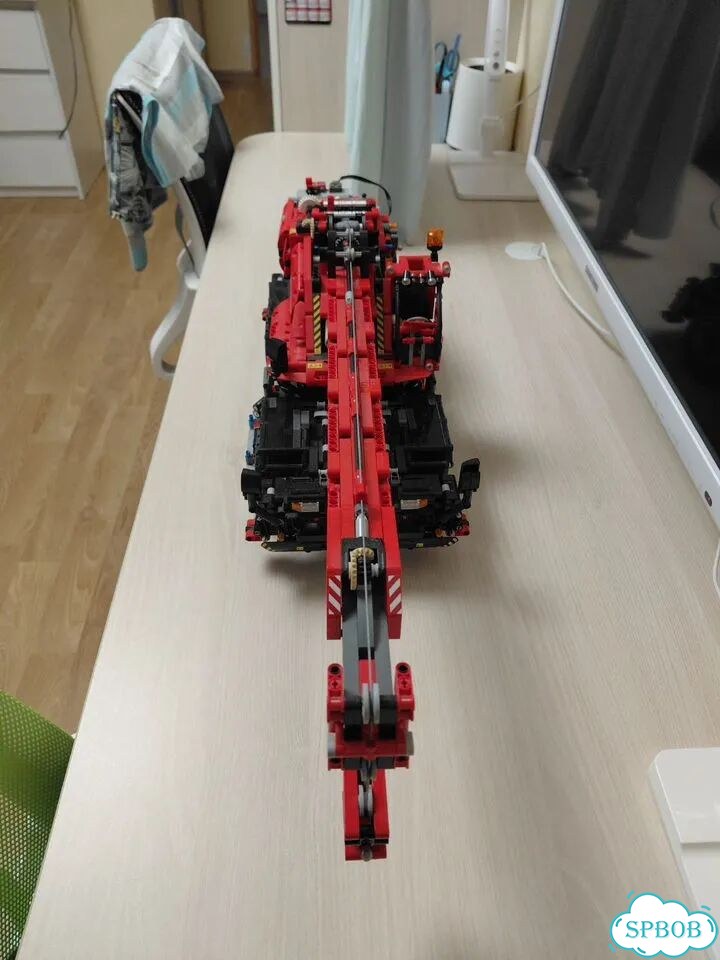 Lego technic кран 42082 в собранном состоянии фото 3