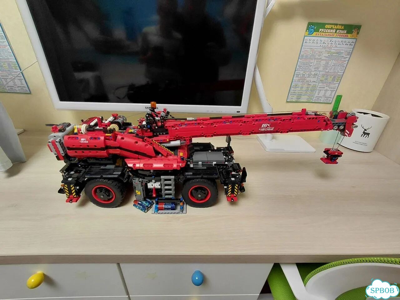 Lego technic кран 42082 в собранном состоянии фото 4