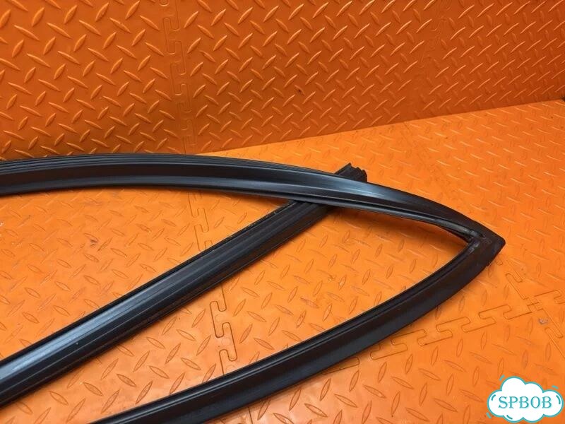 Уплотнитель стекла двери передний правый Kia фото 5