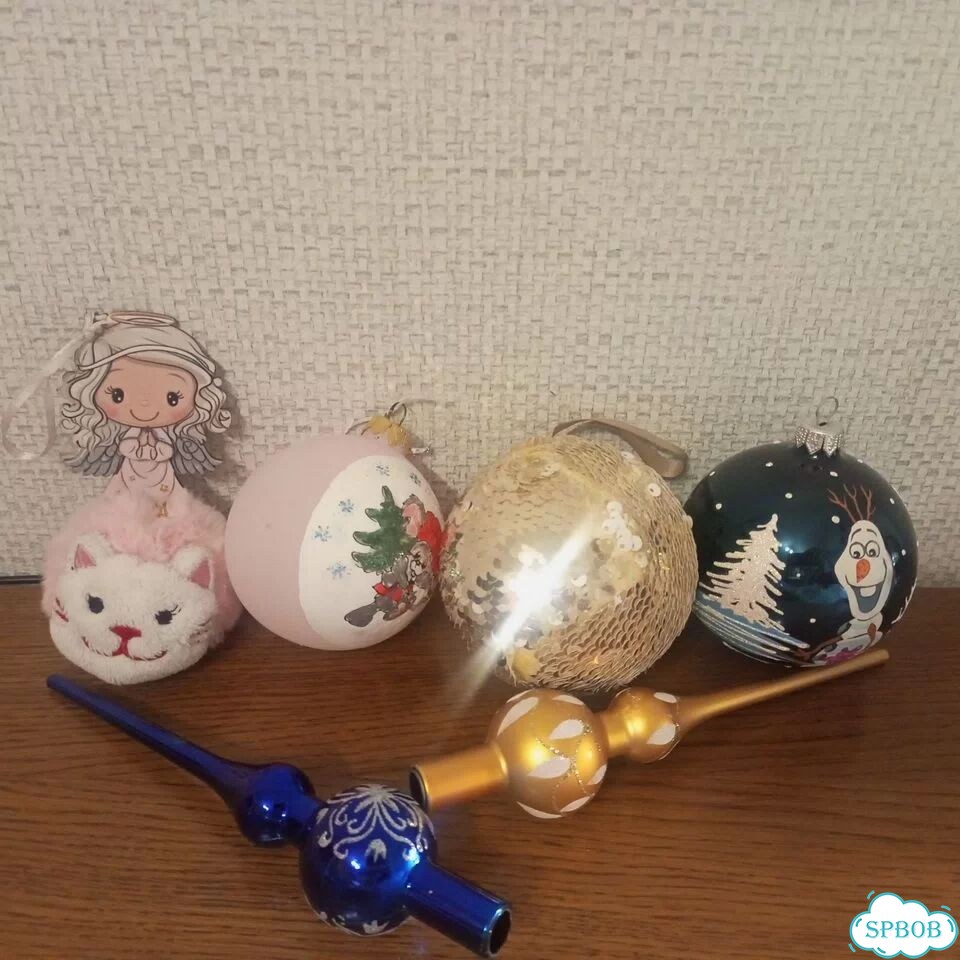 Елка серебристая и новогодние украшения фото 3
