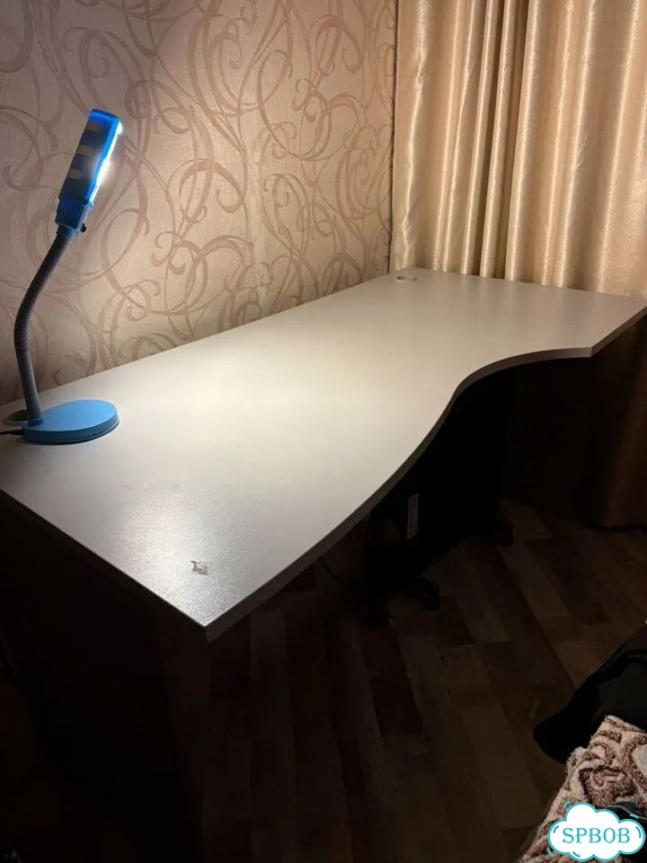 Компьютерный/ офисный стол фото 1