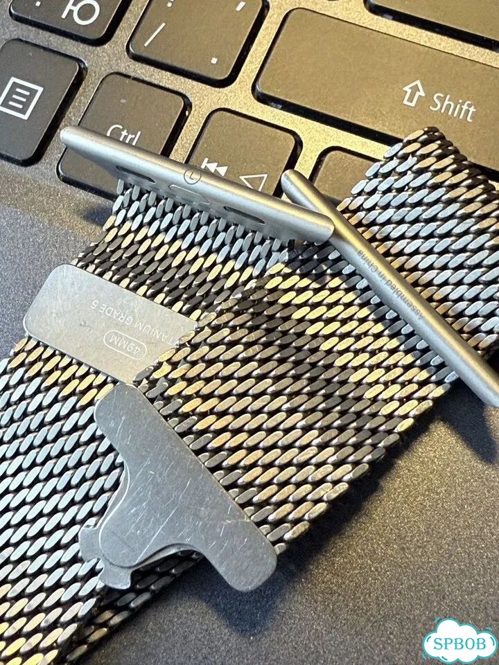Ремешок Apple Ultra Titanium Milanese Loop L фото 2