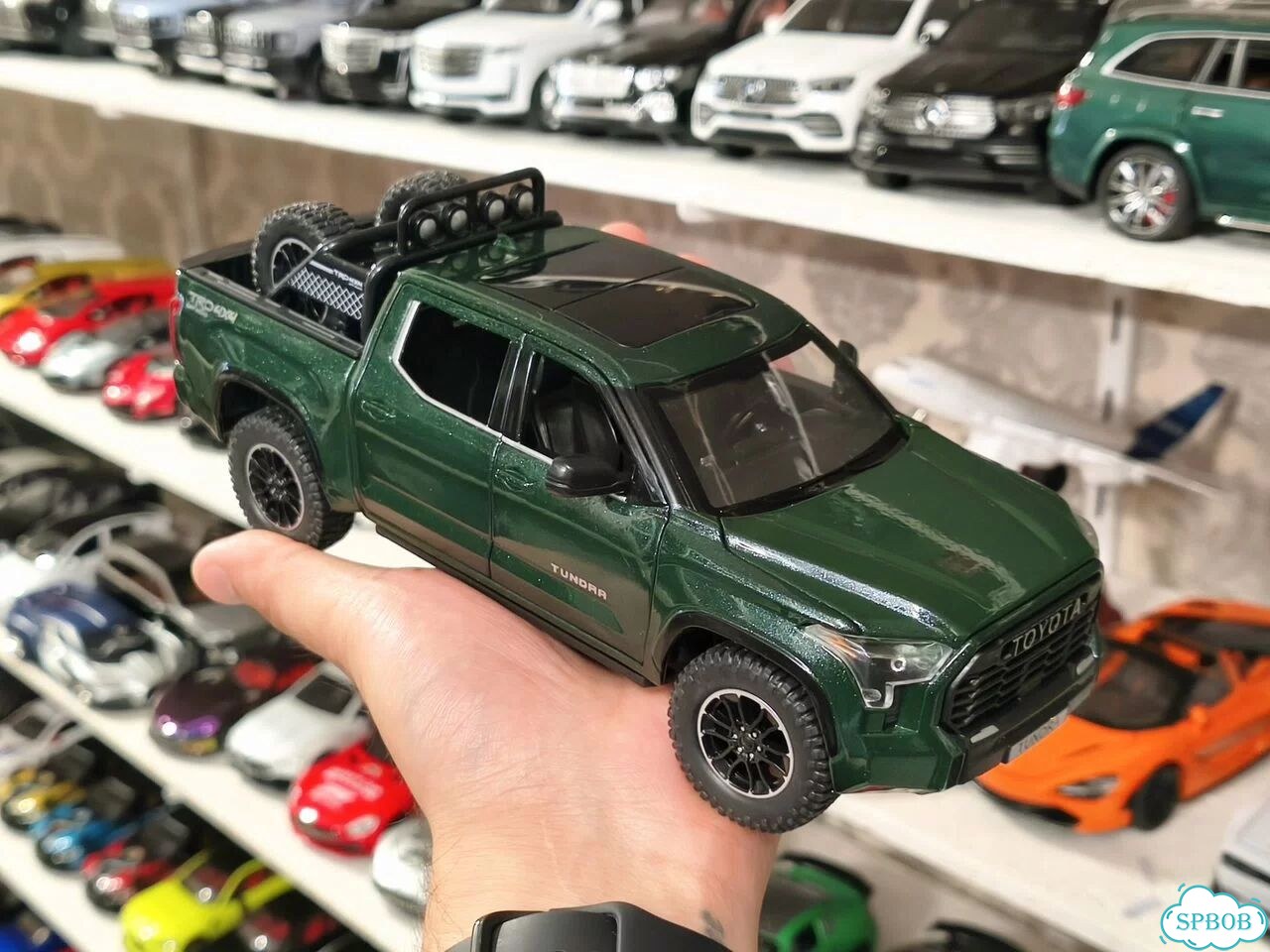 Модель автомобиля Toyota Tundra 1/24 зеленая фото 1