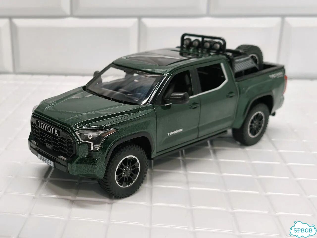 Модель автомобиля Toyota Tundra 1/24 зеленая фото 2