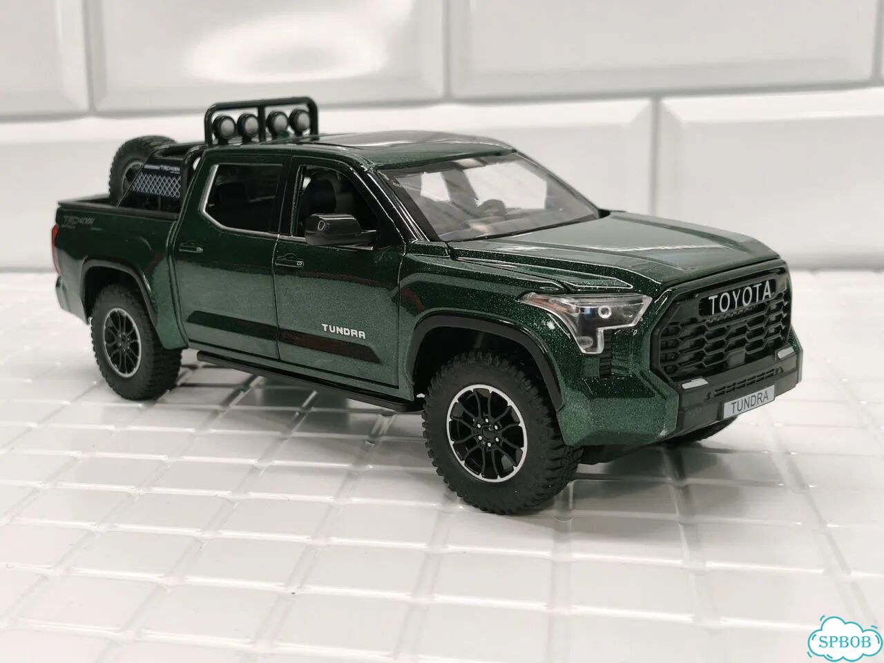 Модель автомобиля Toyota Tundra 1/24 зеленая фото 3