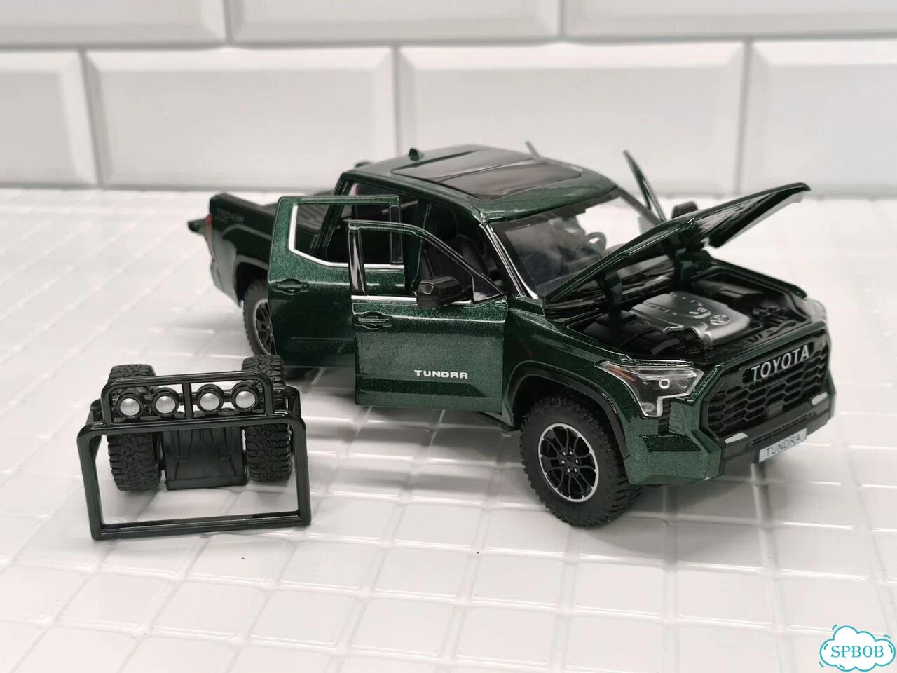 Модель автомобиля Toyota Tundra 1/24 зеленая фото 4