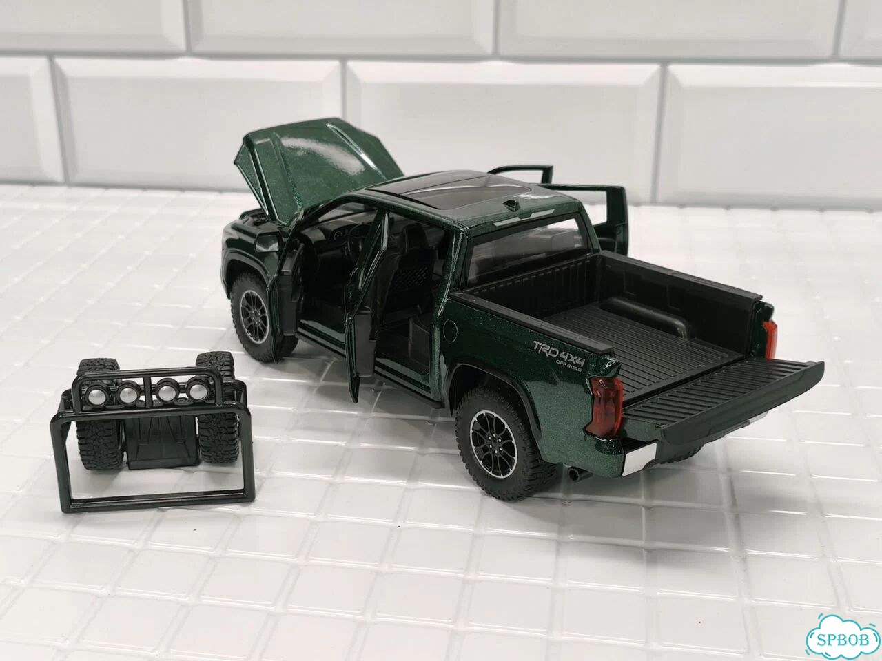 Модель автомобиля Toyota Tundra 1/24 зеленая фото 5