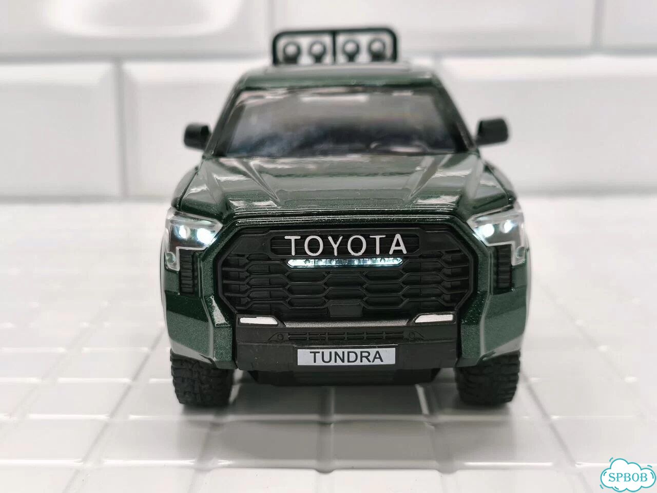 Модель автомобиля Toyota Tundra 1/24 зеленая фото 9