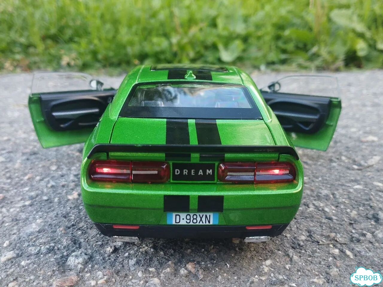 Dodge Challenger SRT зелёный масштаб 1:24 модель фото 10