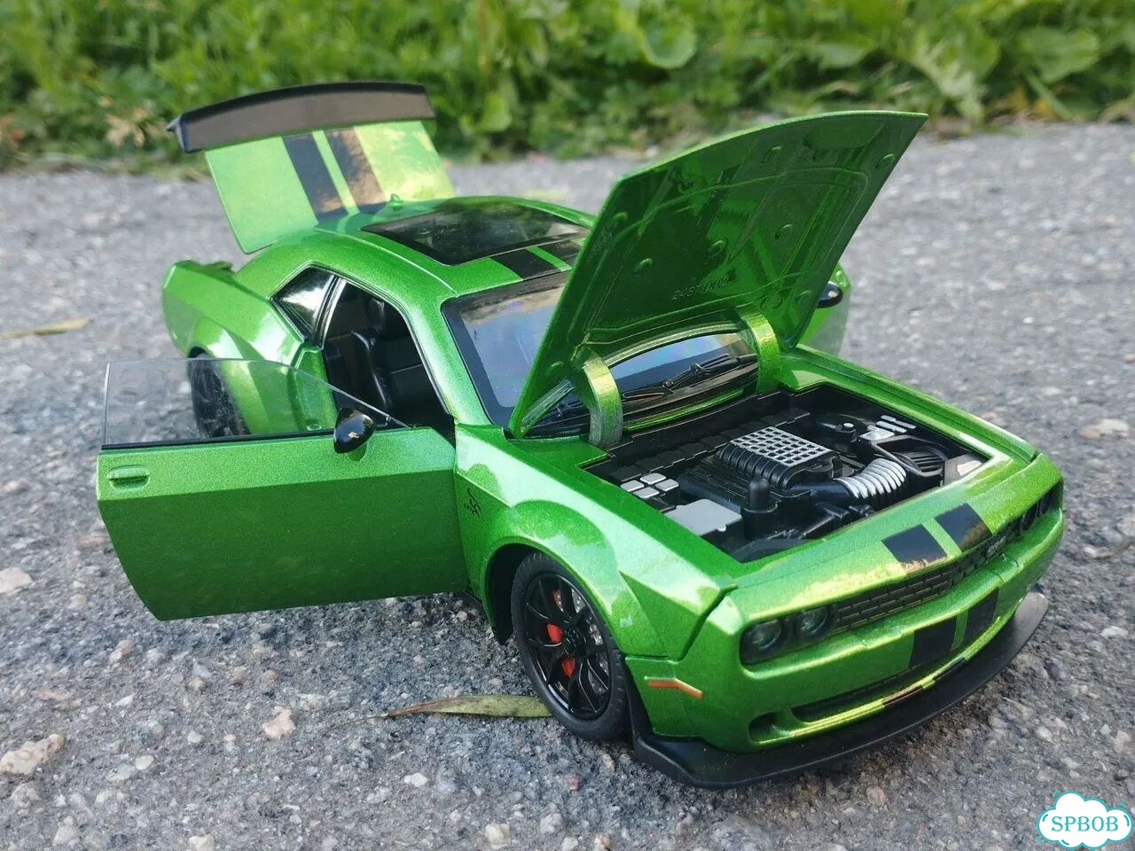 Dodge Challenger SRT зелёный масштаб 1:24 модель фото 3