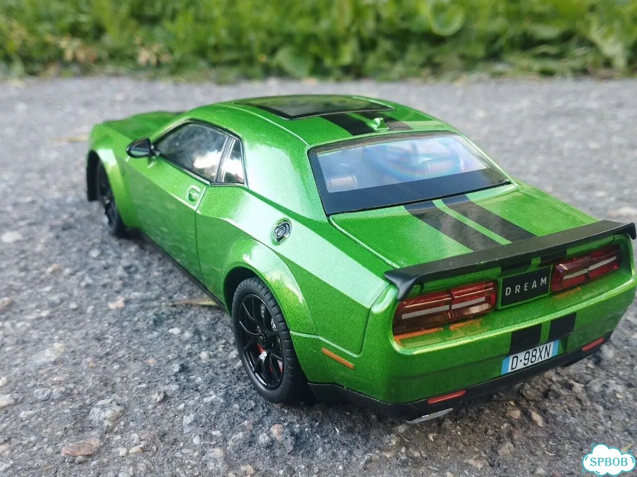 Dodge Challenger SRT зелёный масштаб 1:24 модель фото 4