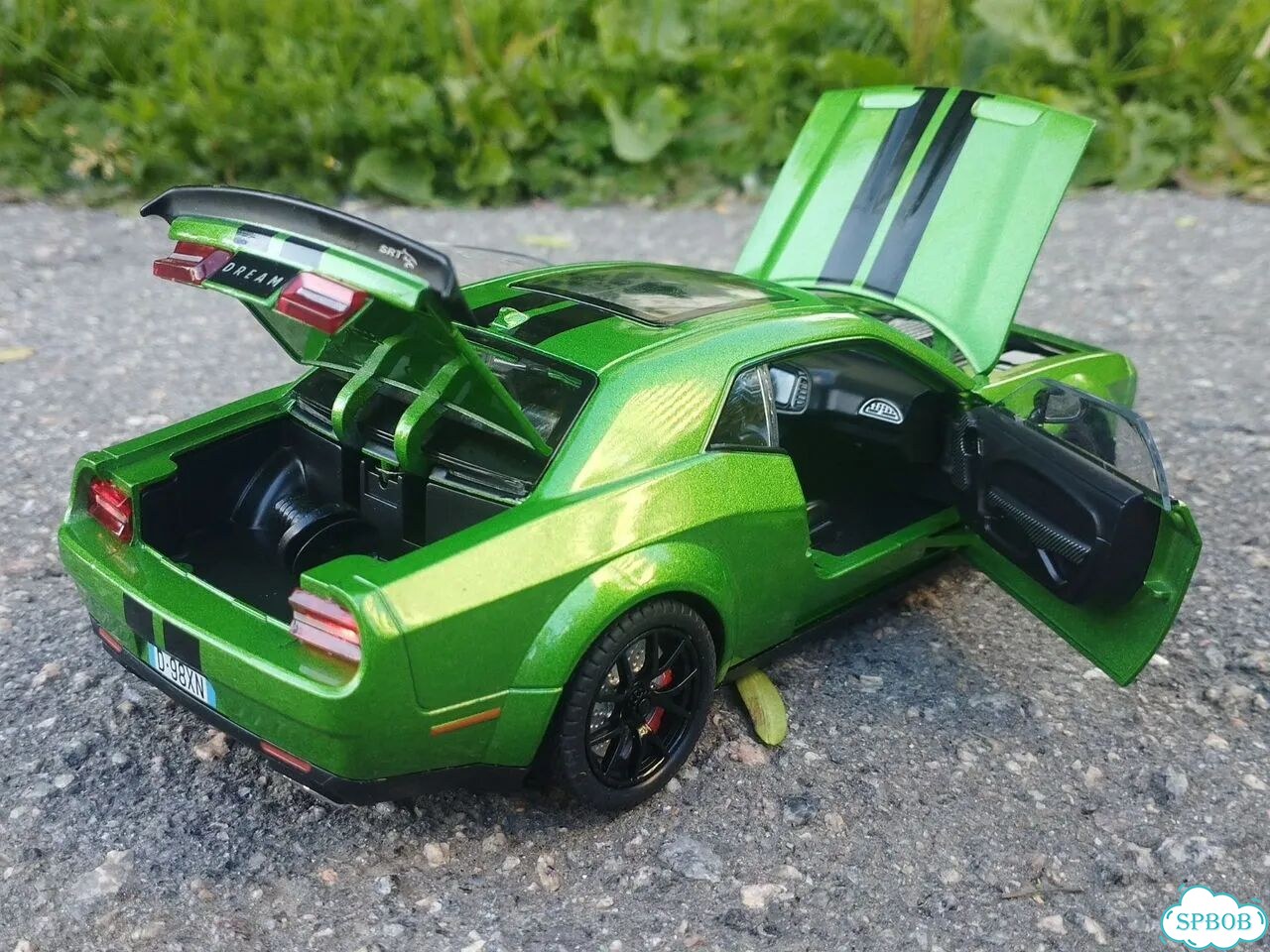 Dodge Challenger SRT зелёный масштаб 1:24 модель фото 6