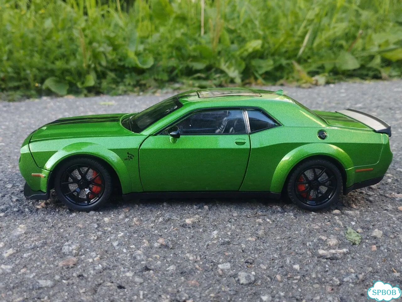 Dodge Challenger SRT зелёный масштаб 1:24 модель фото 7