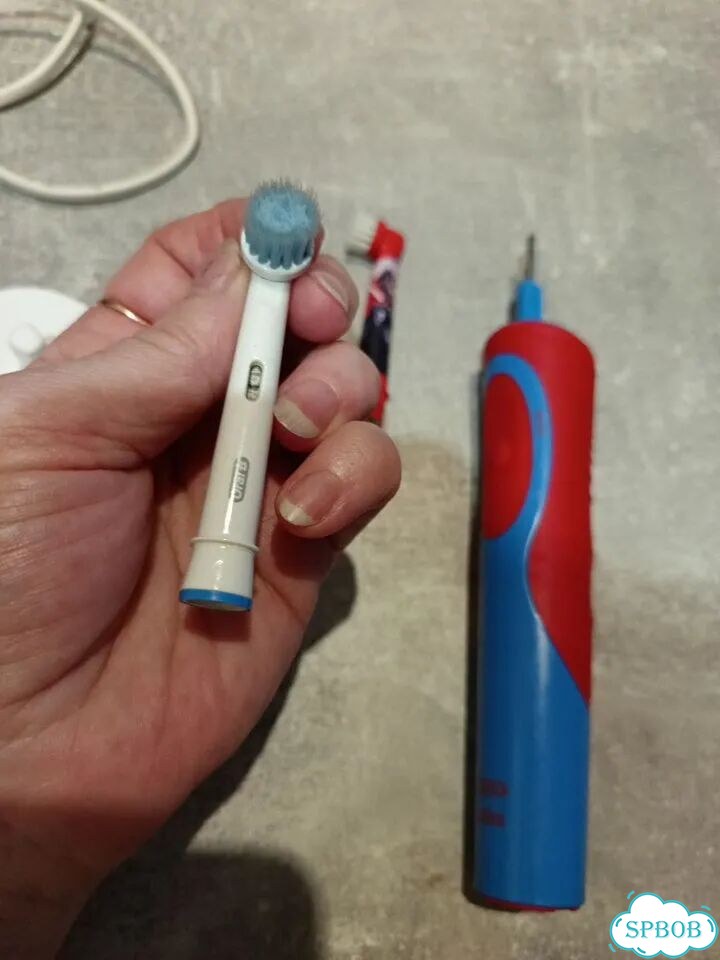 Электрическая Зубная щетка Braun Oral-B фото 3