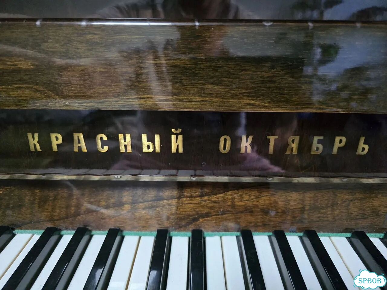 Пианино красный октябрь фото 2
