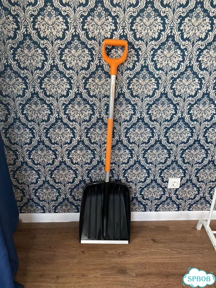 Лопата снеговая Fiskars SnowXpert фото 1