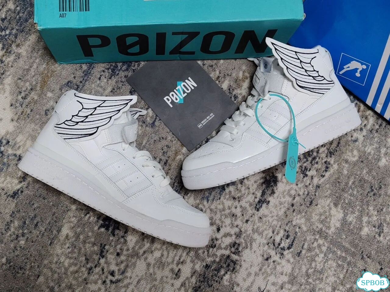 Кроссовки Jeremy Scott x Adidas Forum Wings белые фото 1