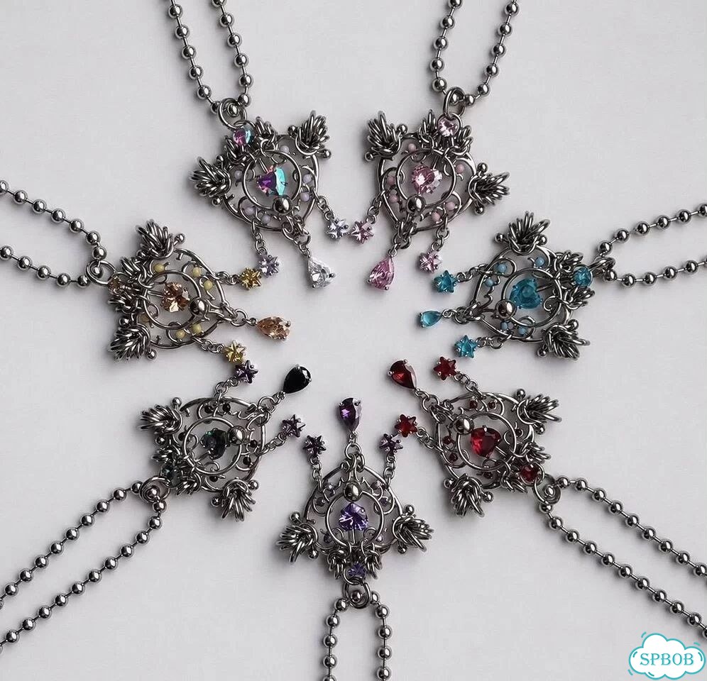Украшение из соединительных колец C.C фото 9