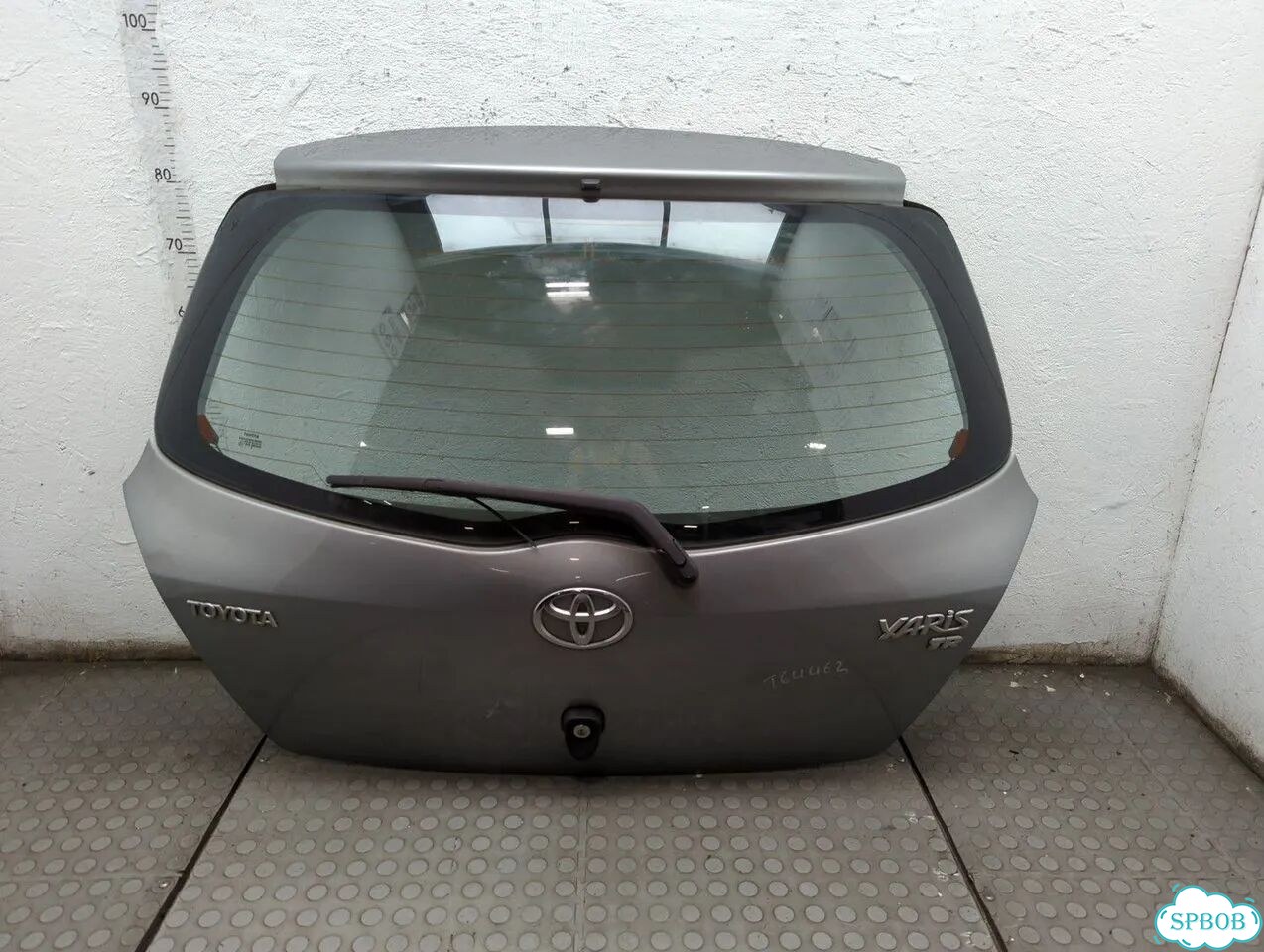 Крышка багажника Toyota Yaris фото 1