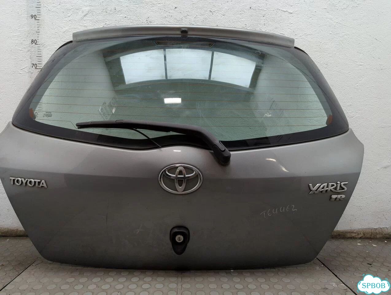 Крышка багажника Toyota Yaris фото 3