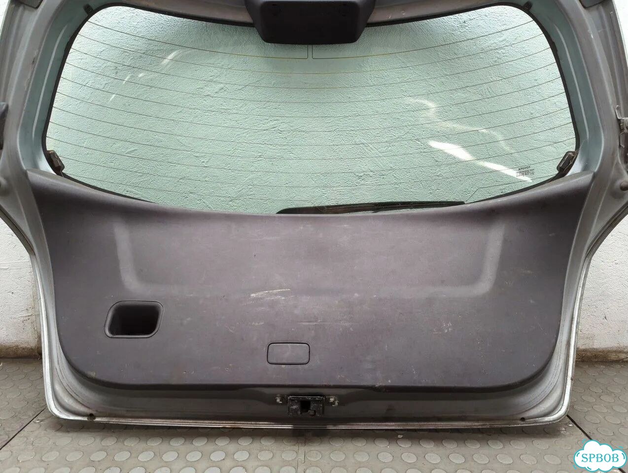 Крышка багажника Toyota Yaris фото 7