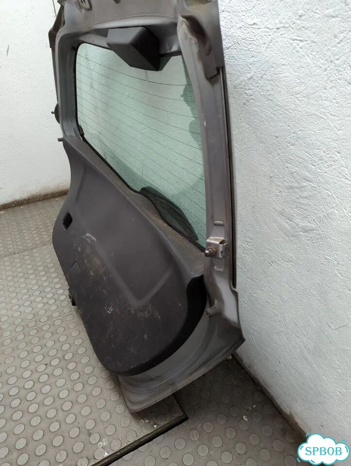 Крышка багажника Toyota Yaris фото 8