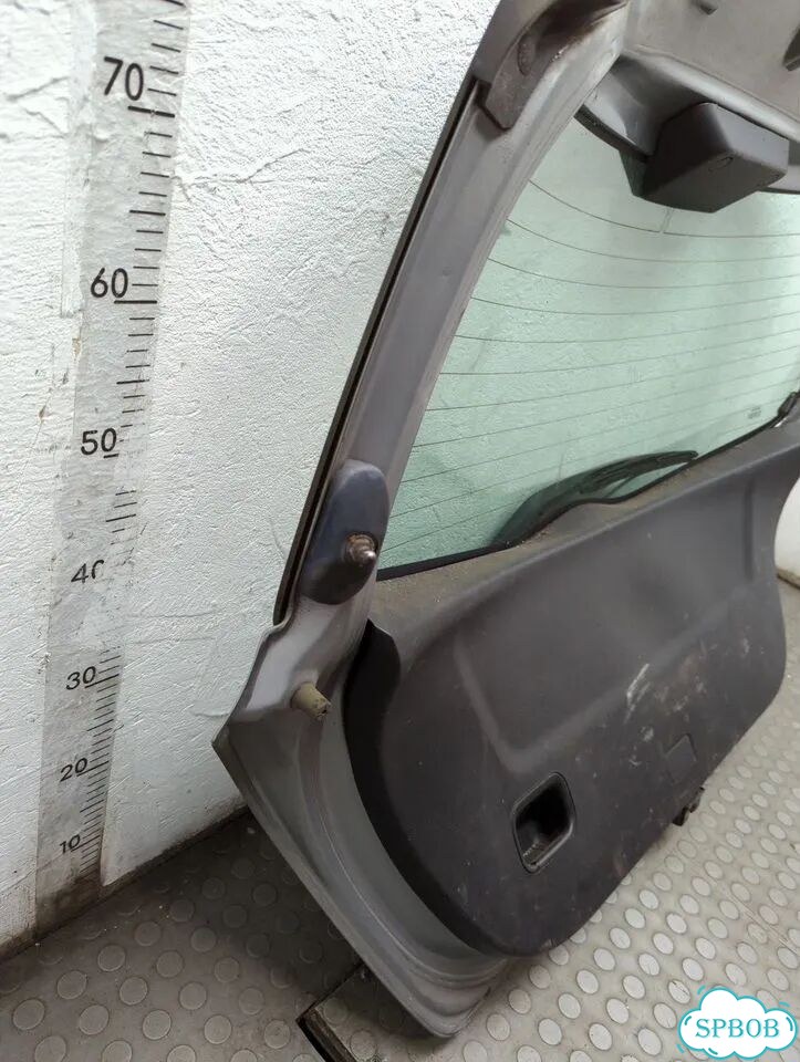 Крышка багажника Toyota Yaris фото 9