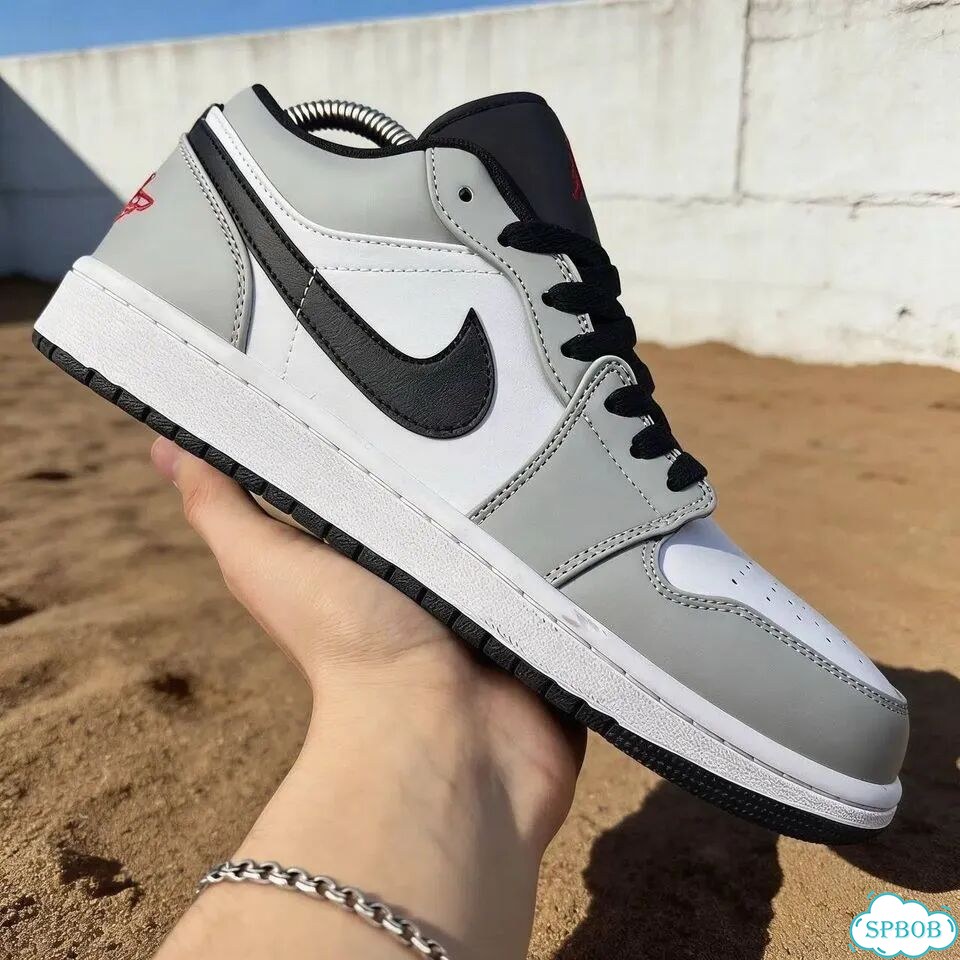 Кроссовки Nike Jordan 1 фото 1