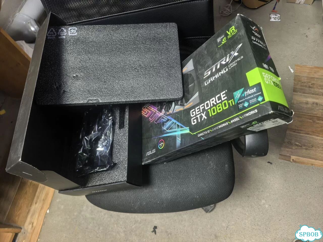 Коробка от видеокарты asus GTX 1080 ti фото 1