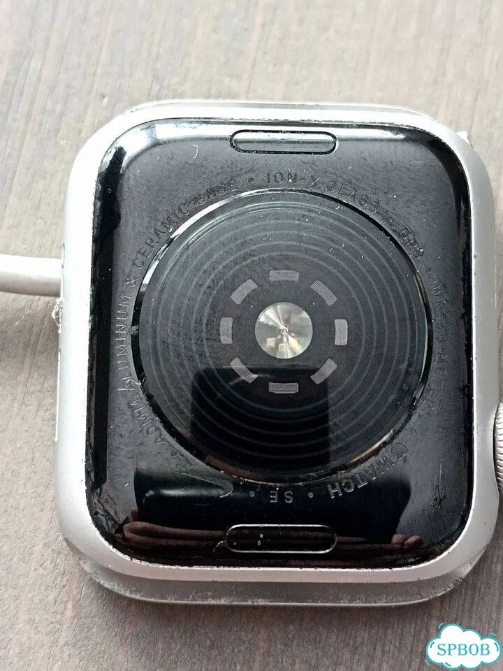 Часы apple watch se фото 1