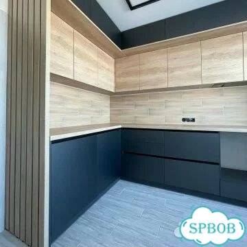 Угловая кухня под ключ с двухъярусными шкафами фото 2