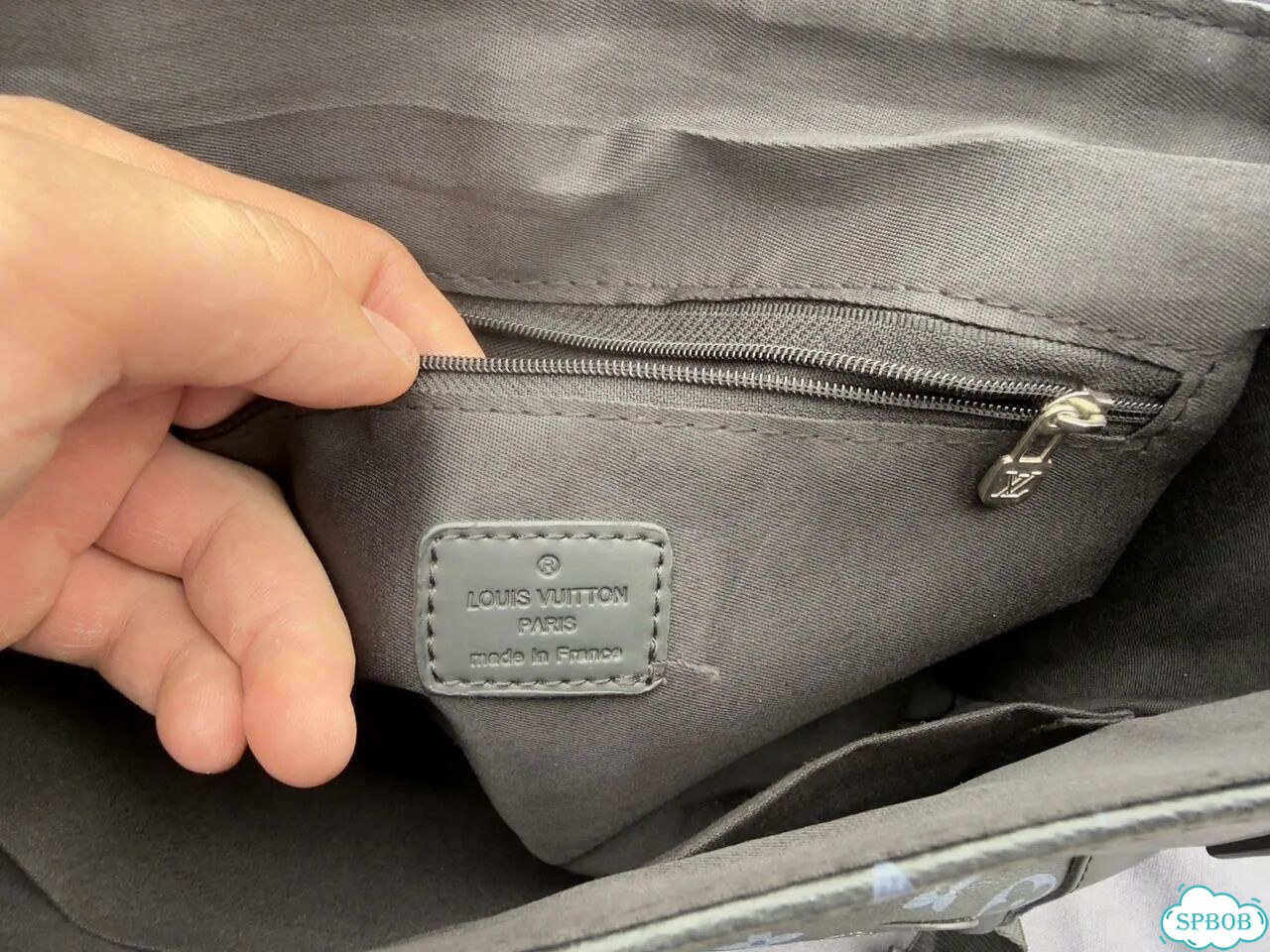 Мужская сумка-мессенджер Louis Vuitton Voyager фото 7