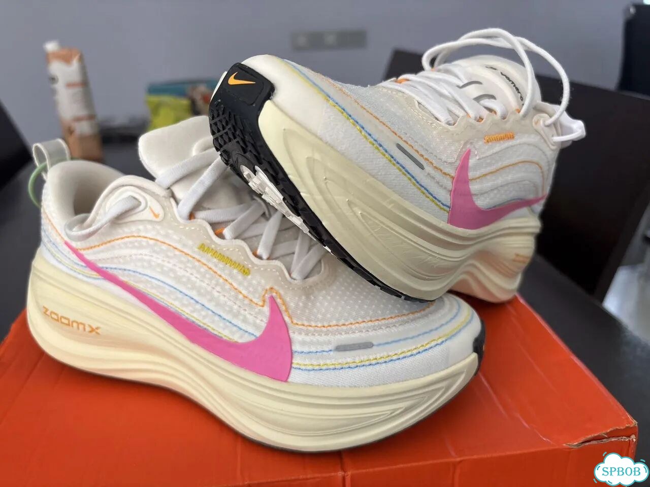 Женские кроссовки Nike Vomero Plus Comfortable фото 1