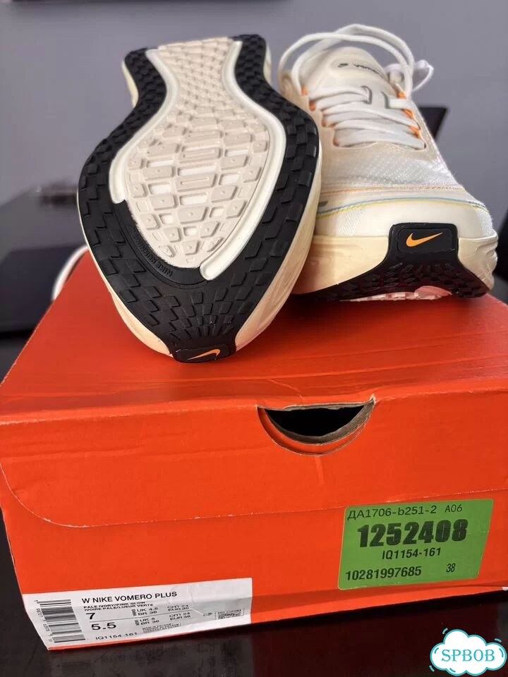 Женские кроссовки Nike Vomero Plus Comfortable фото 2