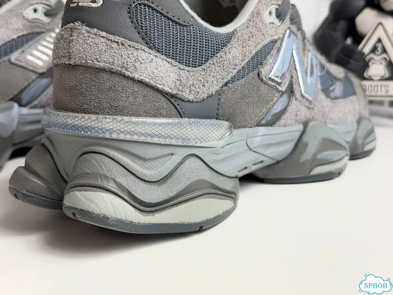 New Balance 9060 Magnet фото 5