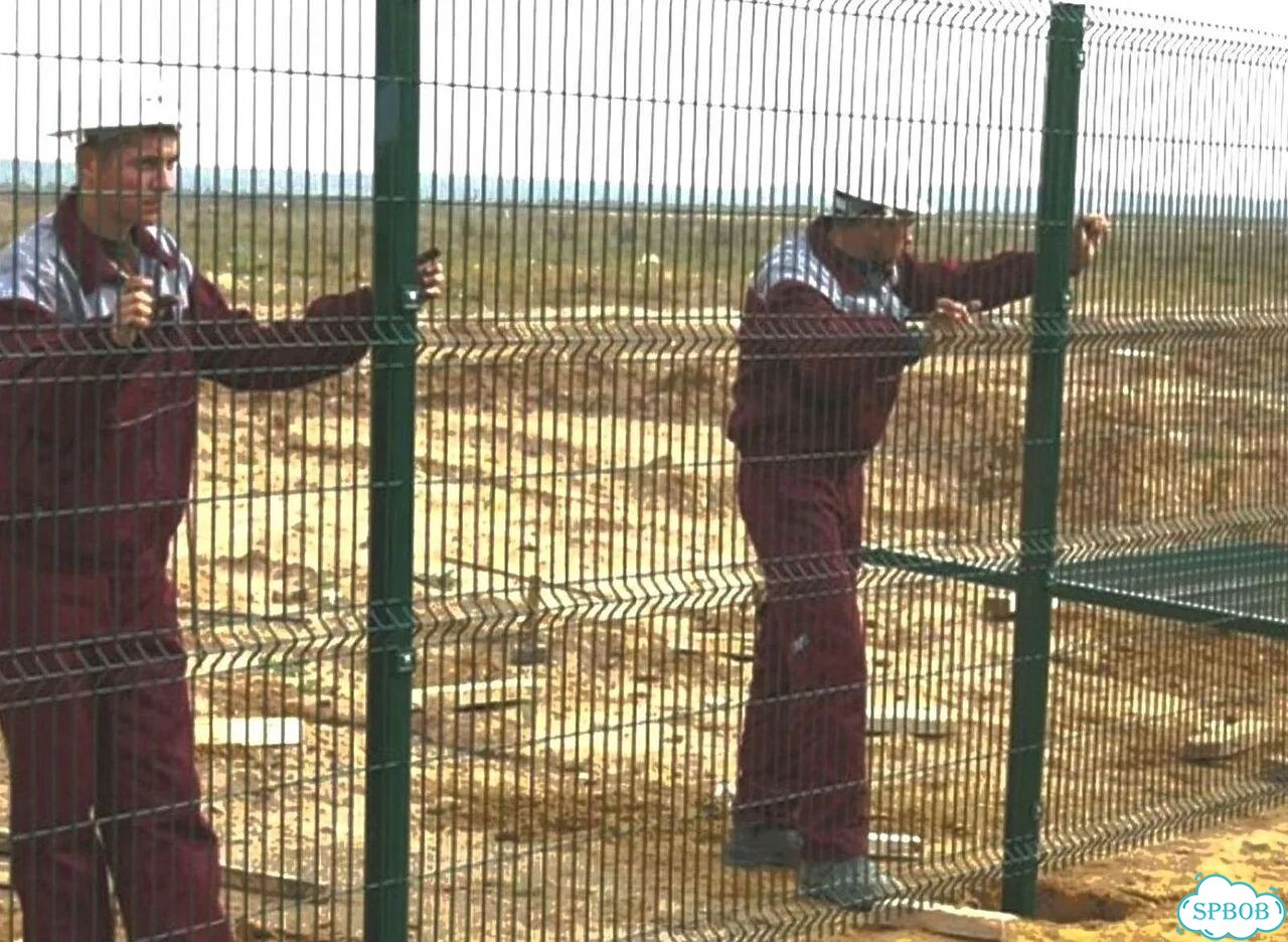 Забор из сетки 3Д гиттер с установкой фото 3